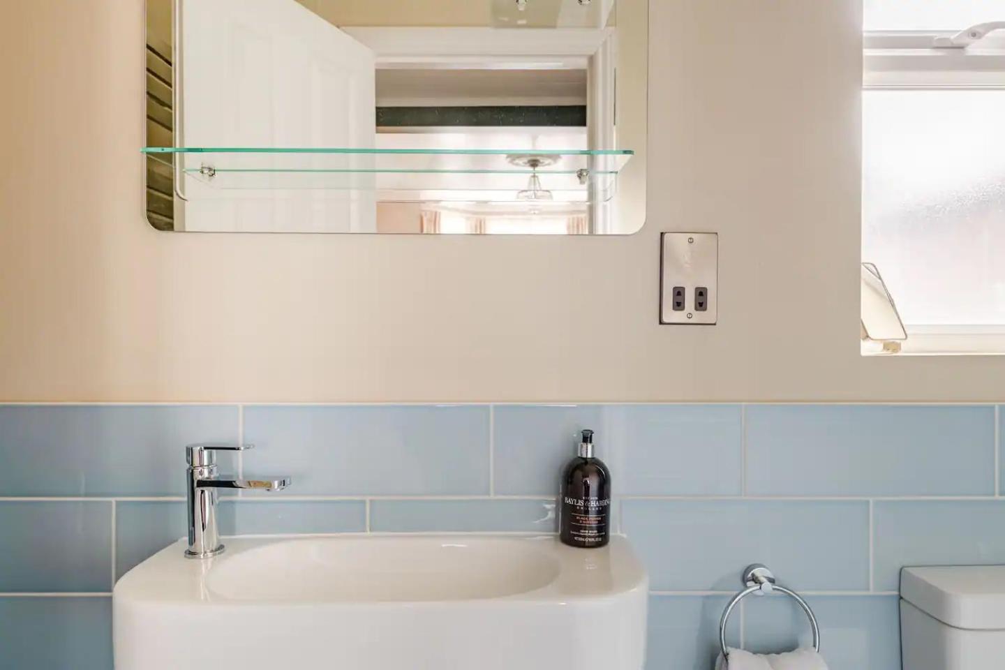 Deco Studio: King Bed, Kitchenette, Stylish & Comfortable Брайтонн Экстерьер фото